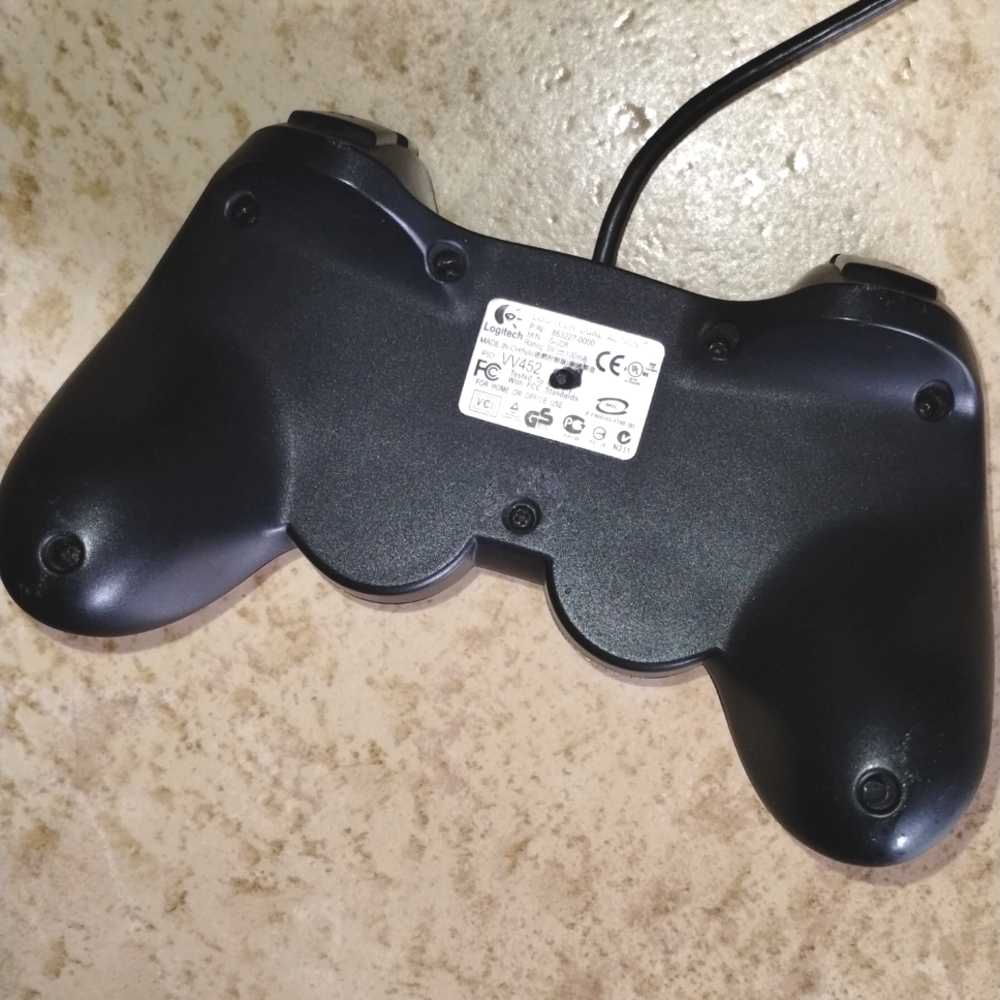 Logitech Game Pad - Picture 2 of 8